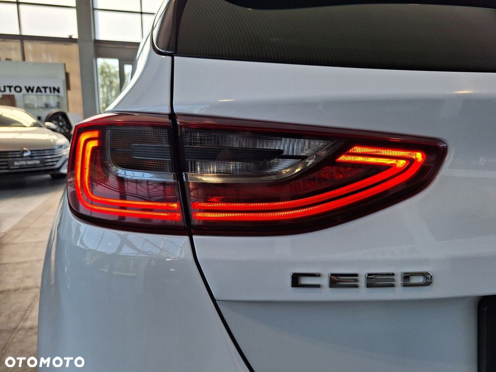 Kia Ceed 1.6 CRDi mHEV M - 12