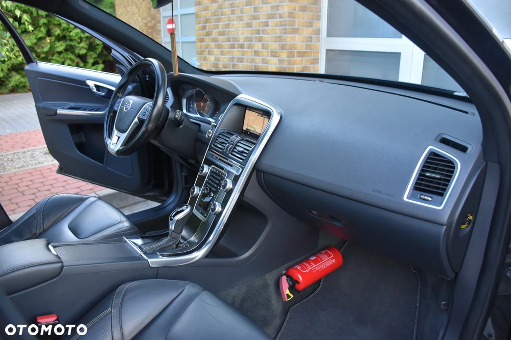 Volvo XC 60 D3 Drive-E R-Design Momentum - 10
