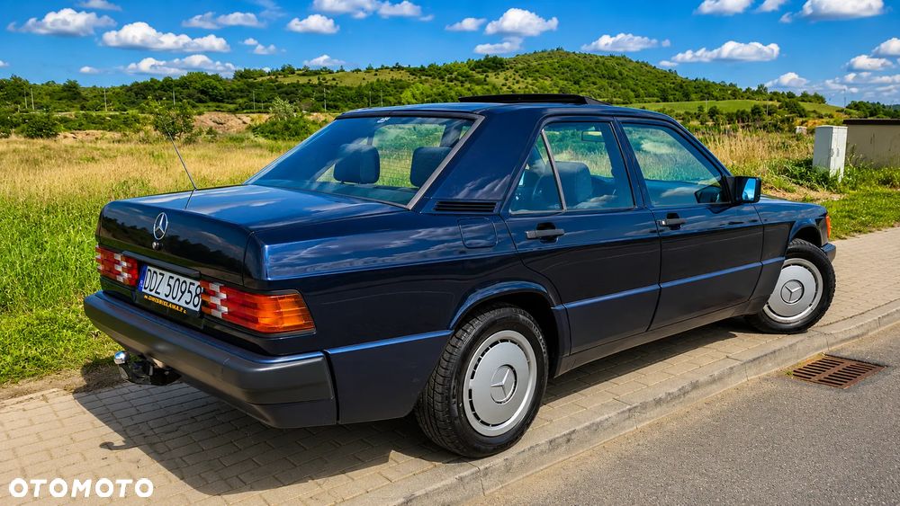 Mercedes-Benz W201 (190) - 4