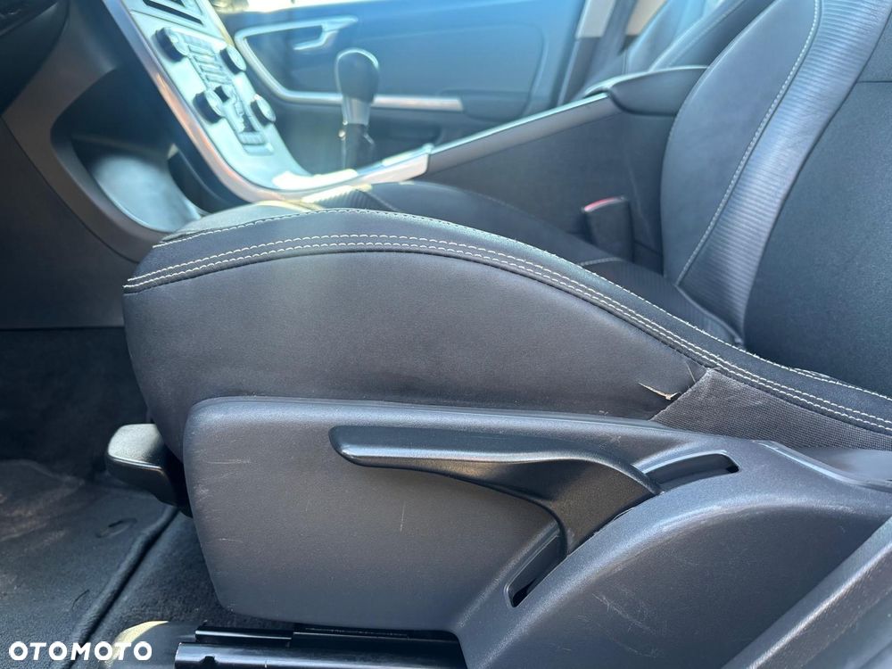 Volvo V60 D3 R-Design - 23