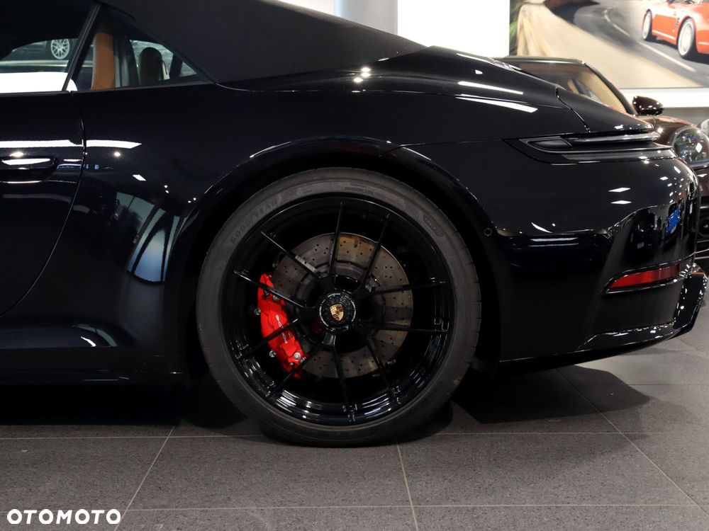 Porsche 911 Carrera T-Hybrid 4 GTS - 12