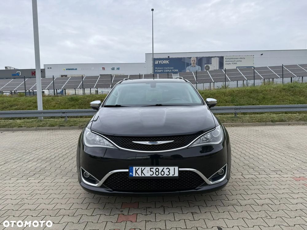 Chrysler Pacifica - 3