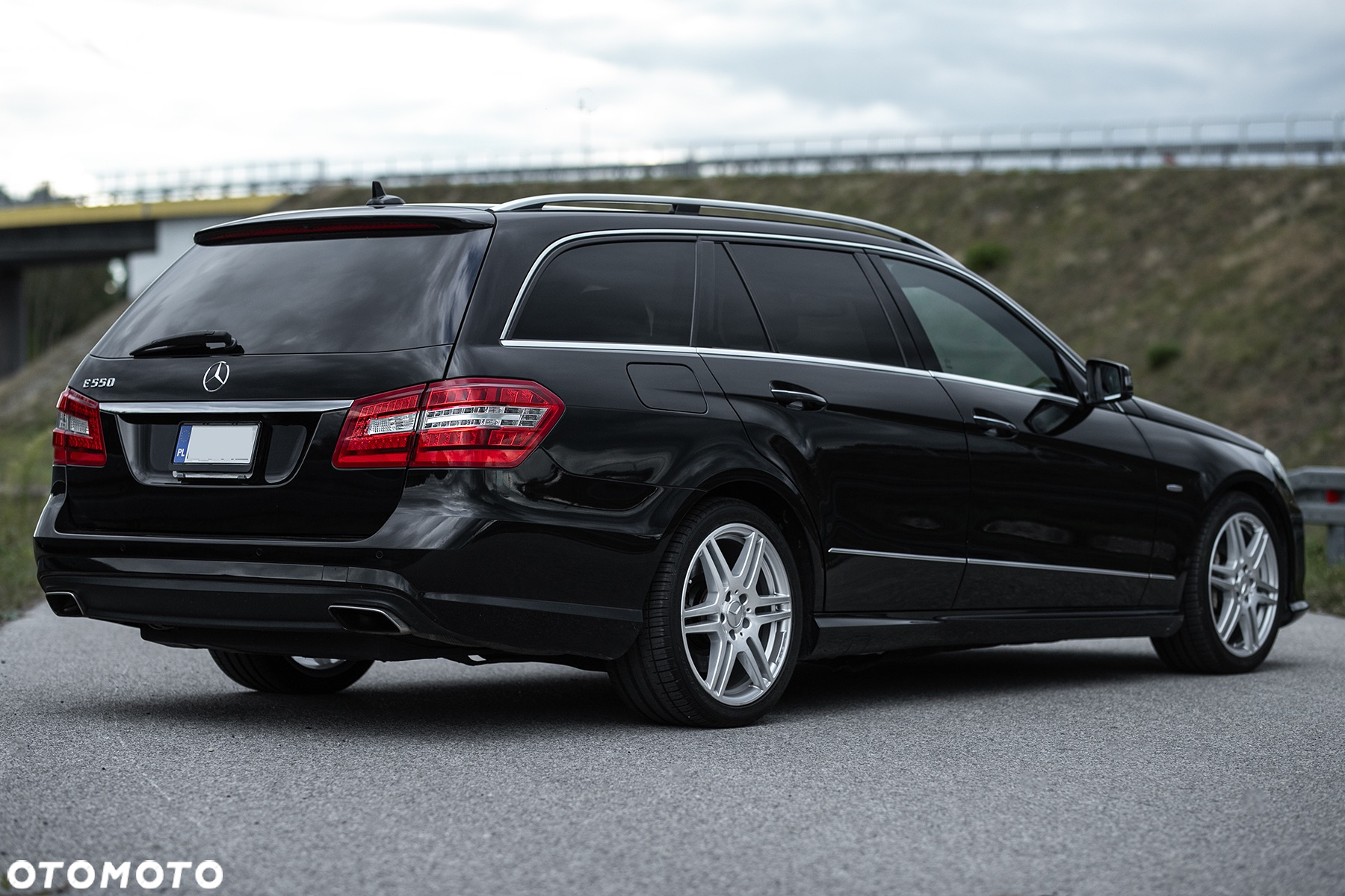 Mercedes-Benz Klasa E 500 T BlueEFFICIENCY 7G-TRONIC Avantgarde - 13