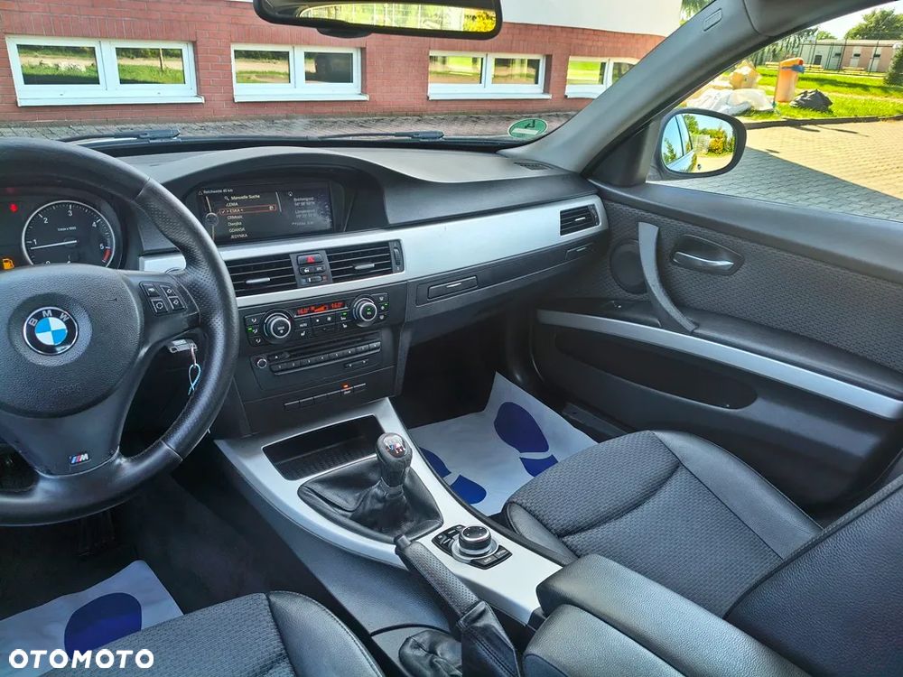 BMW Seria 3 320d DPF Edition Sport - 16