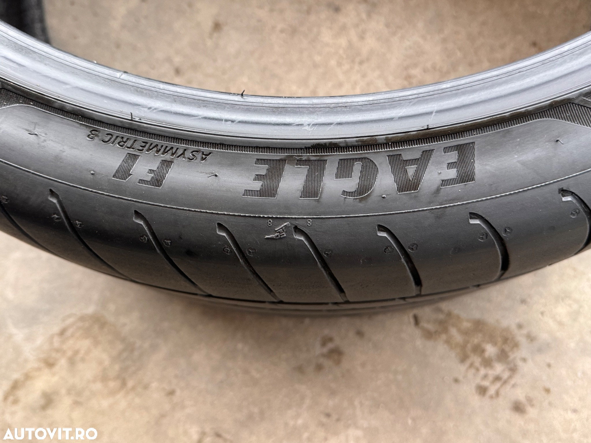 Vând 2 anvelope 305/30/21 goodyear de vară la 6mm - 7