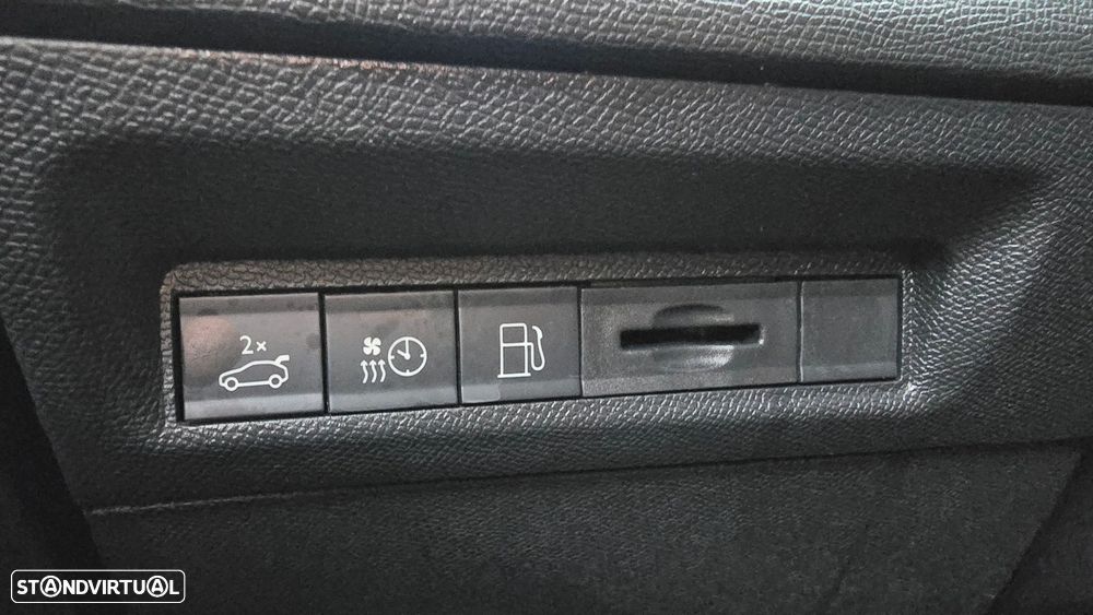 Peugeot 408 1.6 Hybrid GT e-EAT8 - 12