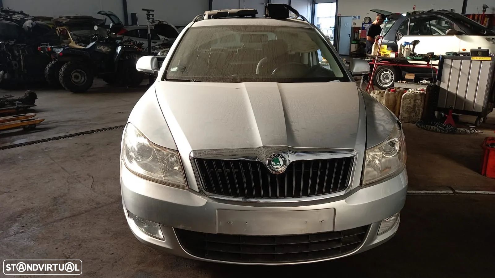 Interior Skoda Octavia II 1.6 tdi 105cv CAYC de 2010 - 1