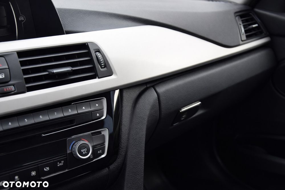 BMW Seria 3 316d - 13