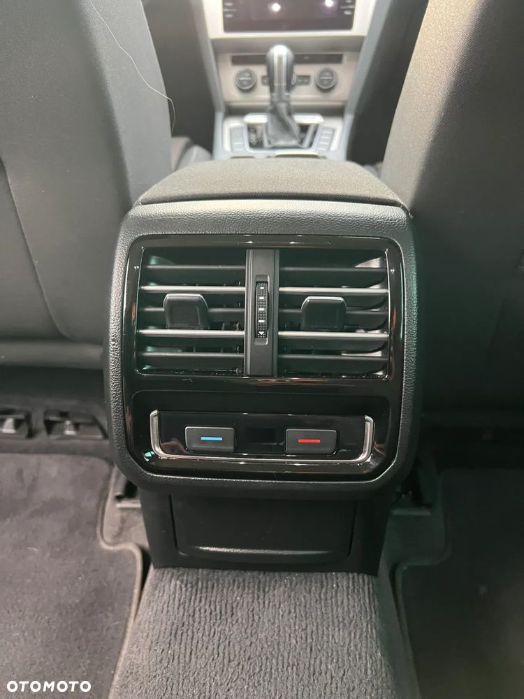 Volkswagen Passat Variant 1.6 TDI SCR DSG Trendline - 14