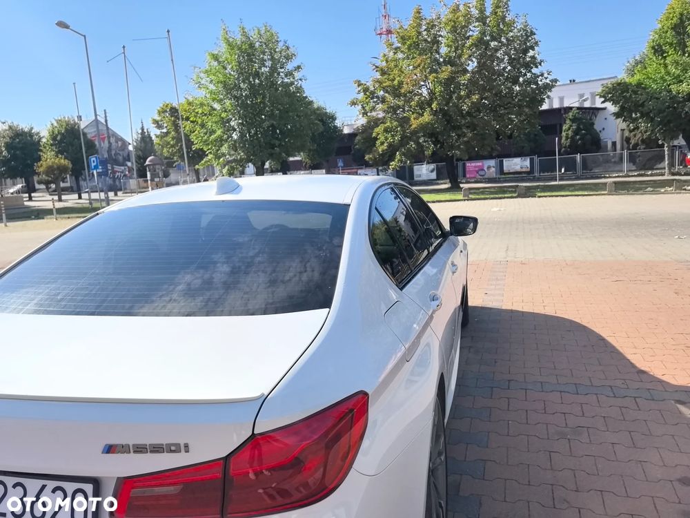 BMW Seria 5 M550i xDrive sport - 4