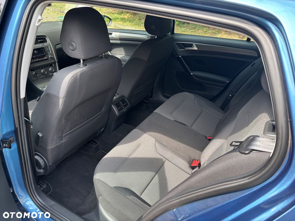 Volkswagen Golf - 18