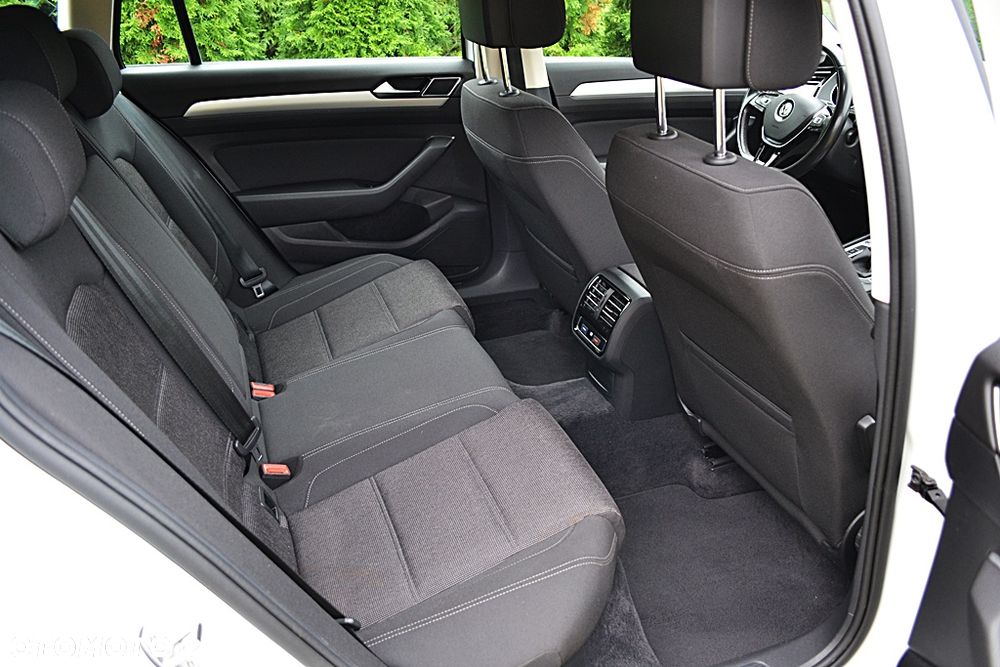 Volkswagen Passat - 16