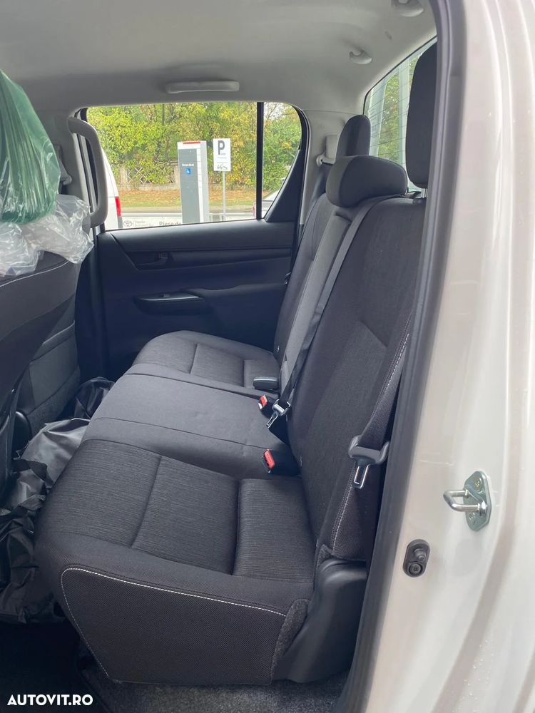 Toyota Hilux 2.8D 204CP 4x4 Double Cab MT Comfort - 9