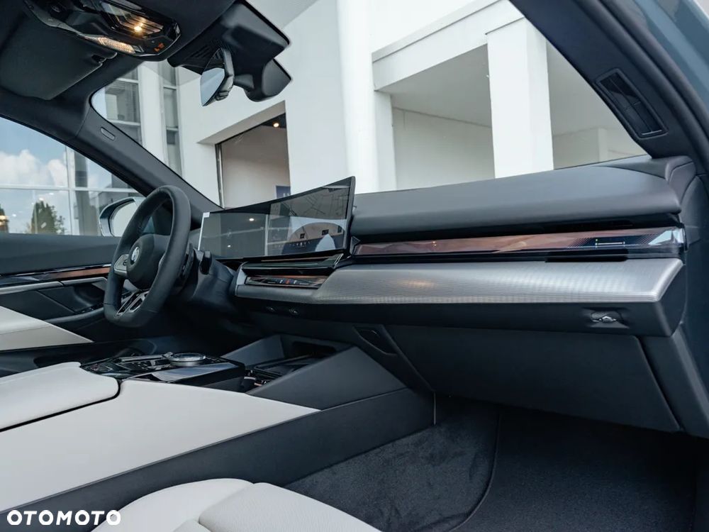 BMW Seria 5 520d xDrive - 10