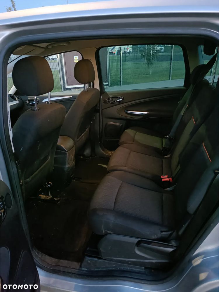Ford S-Max - 9