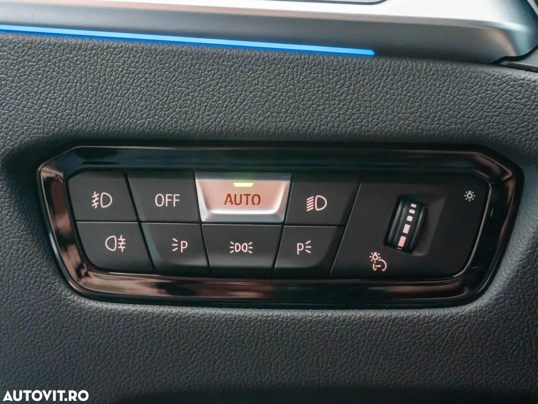 BMW Seria 3 330e Aut. M Sport - 26