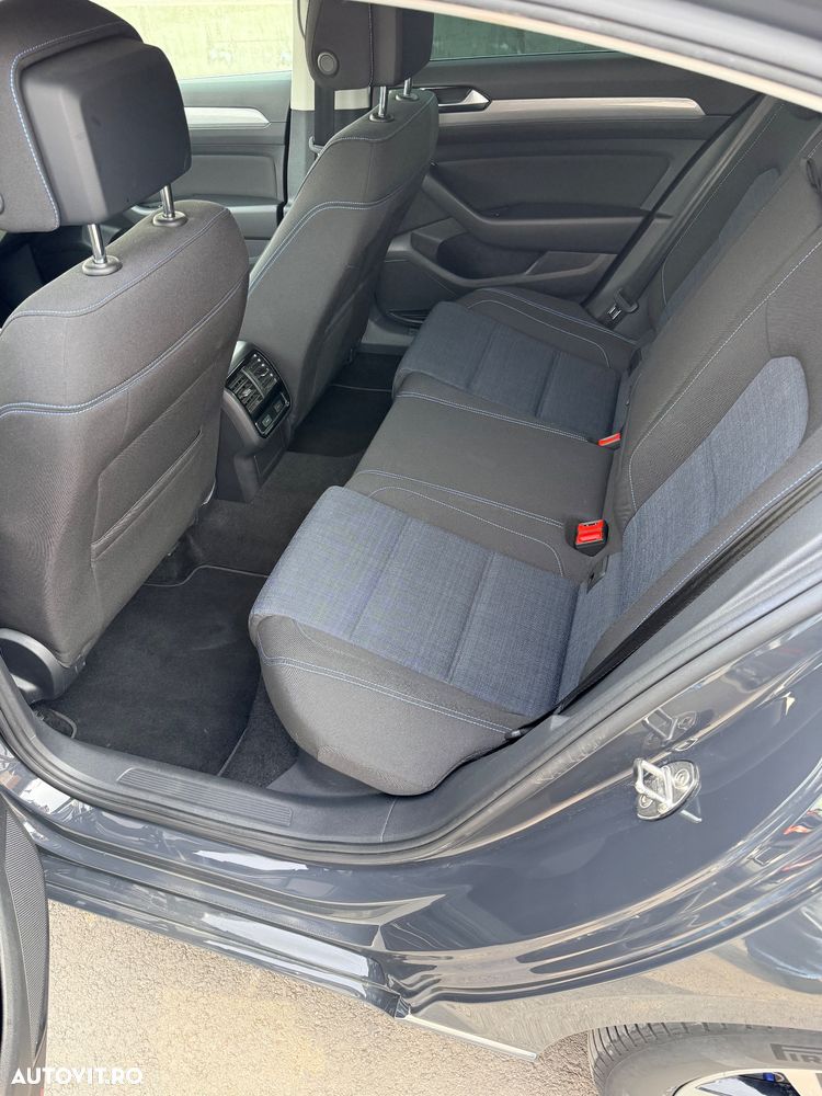 Volkswagen Passat - 21