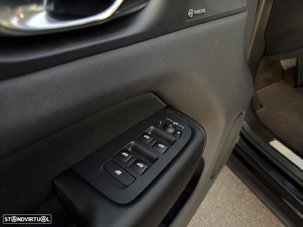 Volvo XC 60 2.0 T8 PHEV Momentum AWD - 26