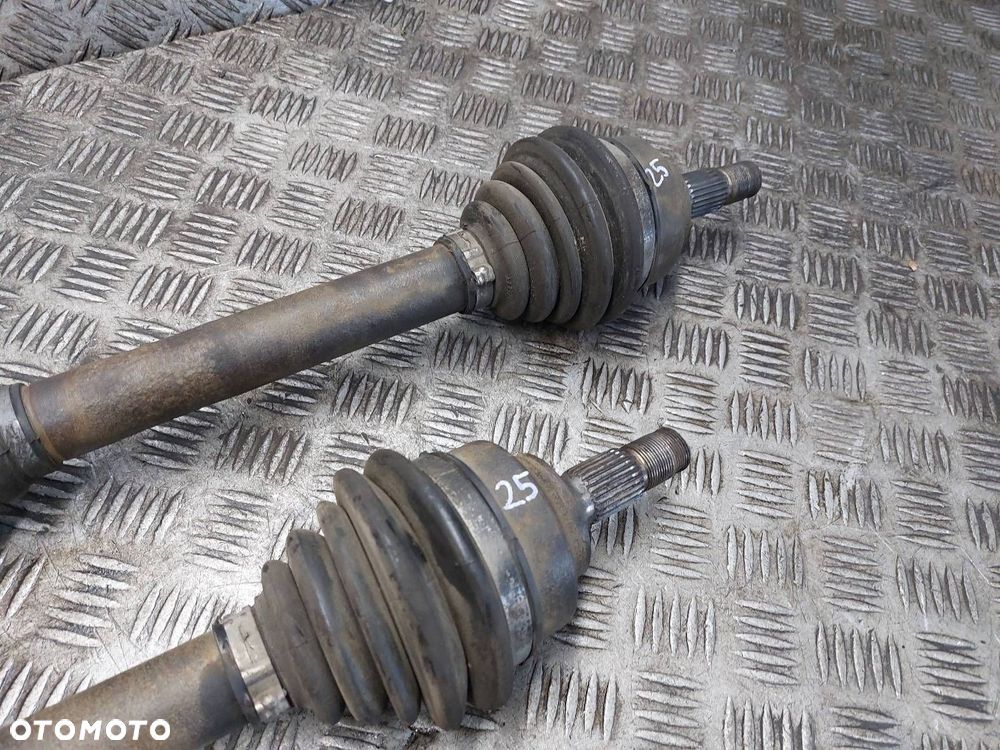 PÓŁOŚ LEWY PRZÓD + PRAWY PRZÓD 5B CITROEN C4 I 1.6 HDI - 4