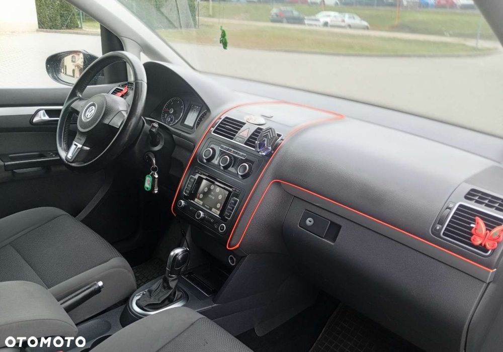 Volkswagen Touran - 14
