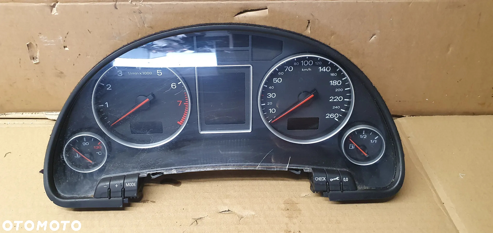 Licznik zegary Audi A4 B6 2.0 FSI Automat 8E0920930 - 2