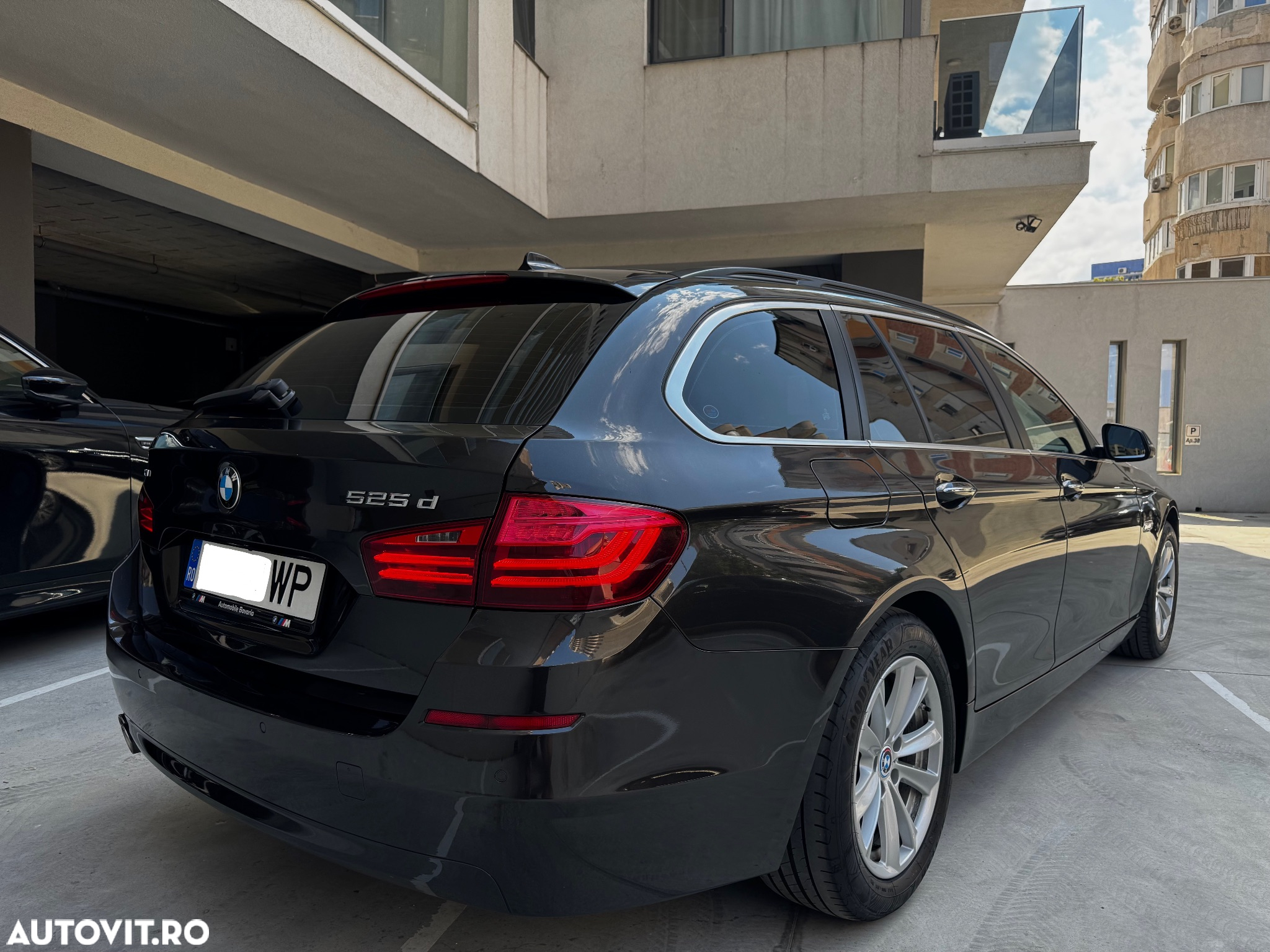 BMW Seria 5 525d xDrive AT - 23