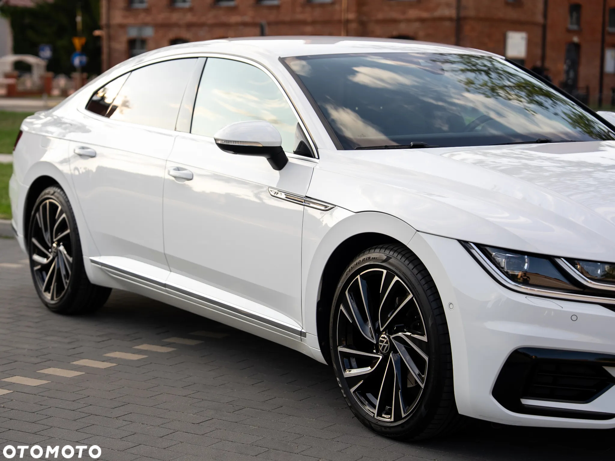 Volkswagen Arteon 2.0 TDI SCR R-Line DSG - 26