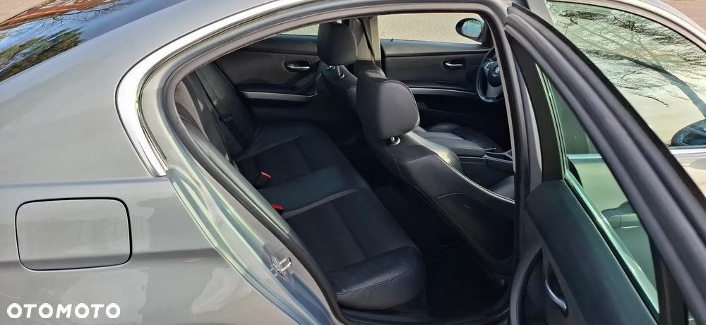 BMW Seria 3 330i - 11