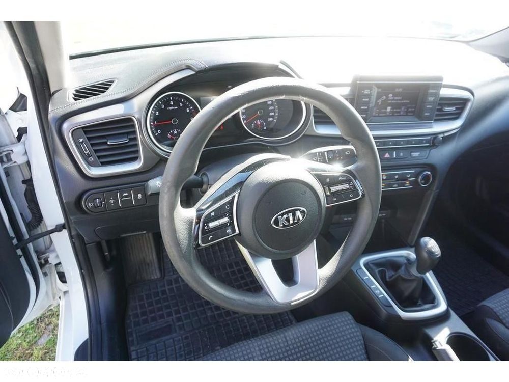 Kia Ceed - 16