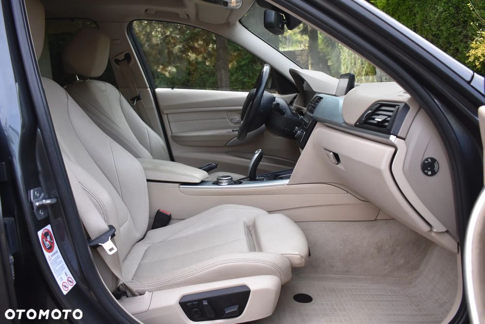 BMW Seria 3 320d xDrive Modern Line - 26