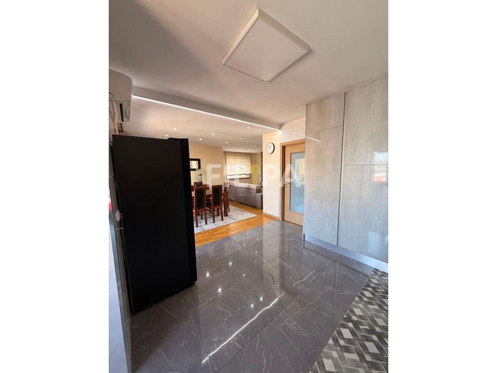 T3 no Centro de Valongo | Remodelação Integral | 2 Garagens | Pront... - Grande imagem: 5/35