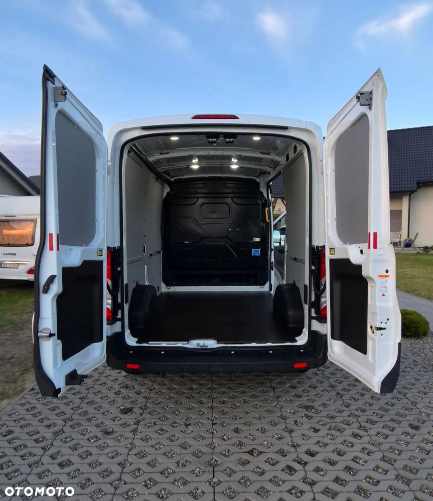 Ford Transit L2H2 2.0d Kamera Podgrzewane siedzen Stan Idealnyia - 11