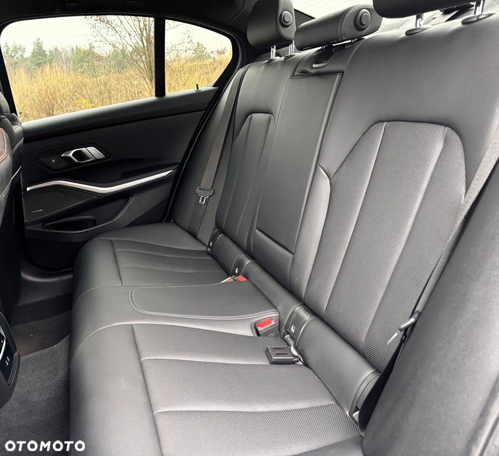 BMW Seria 3 320d xDrive mHEV M Sport - 16