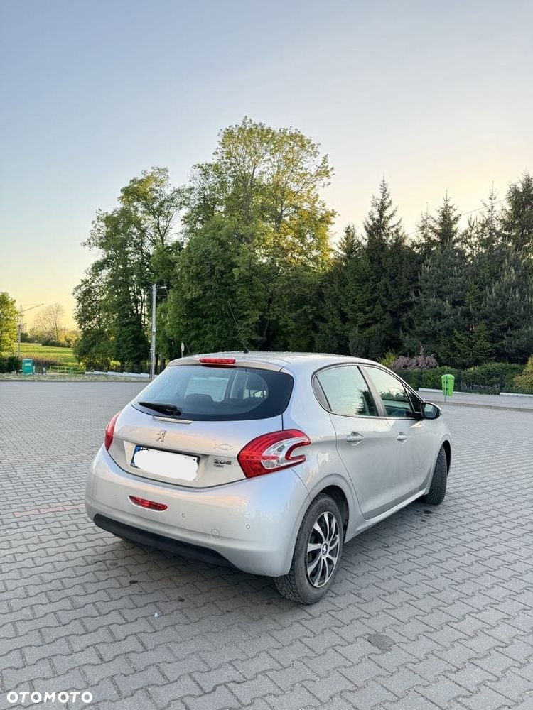 Peugeot 208 - 5