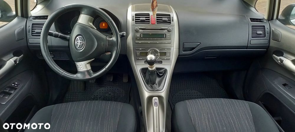 Toyota Auris 1.6 Sol - 11