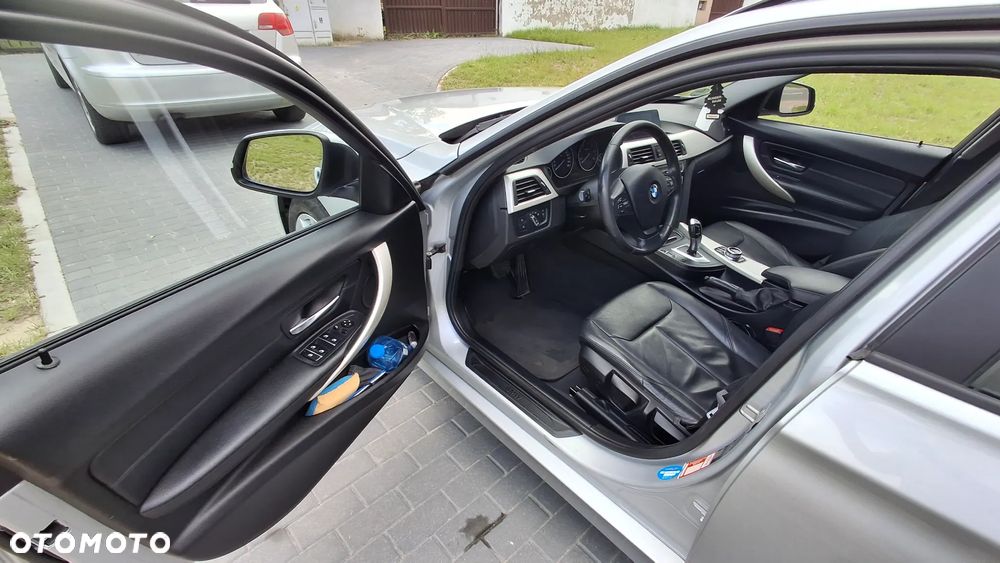 BMW Seria 3 320d Touring - 14