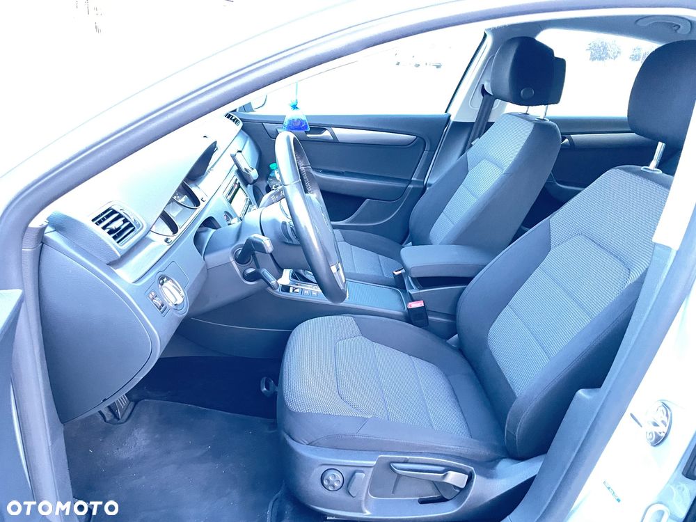 Volkswagen Passat - 16