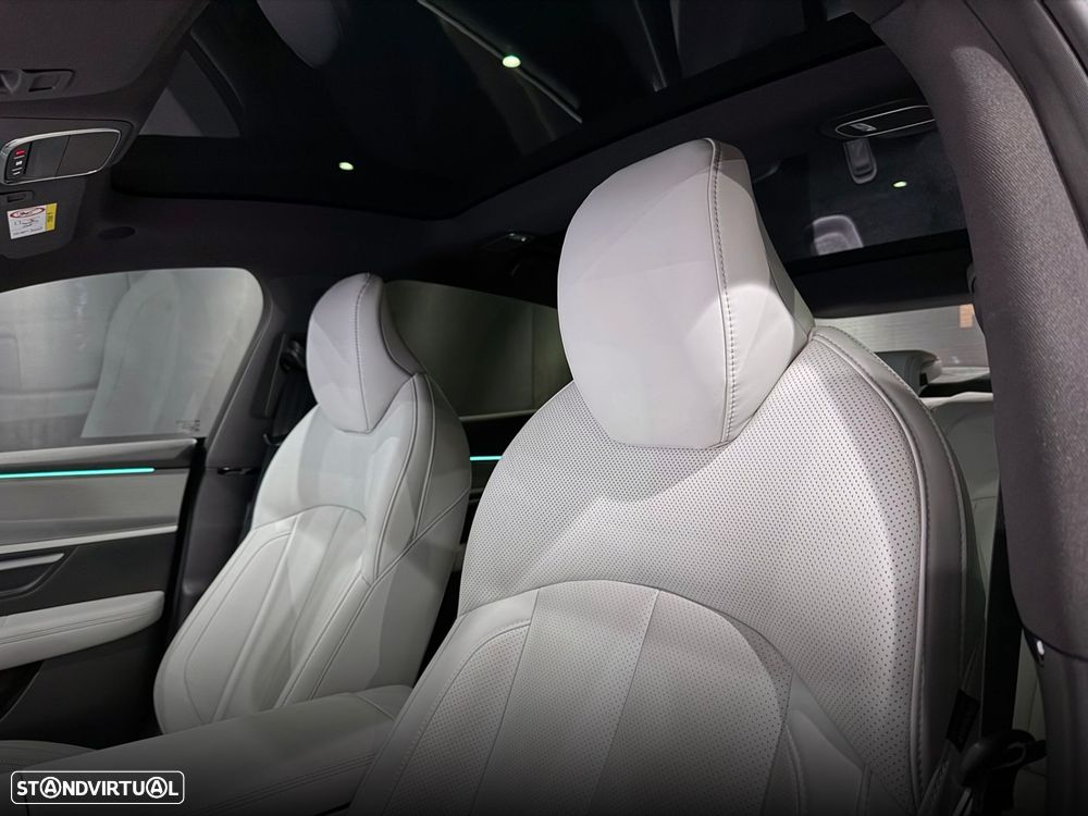 Xpeng P7i 86.2 kWh Long Range - 19