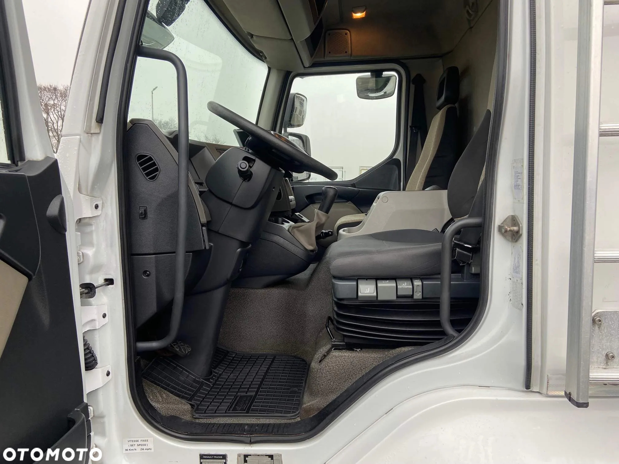 Renault MIDLUM 220 DXI 16 T  CARRIER SUPRA 850 - 7