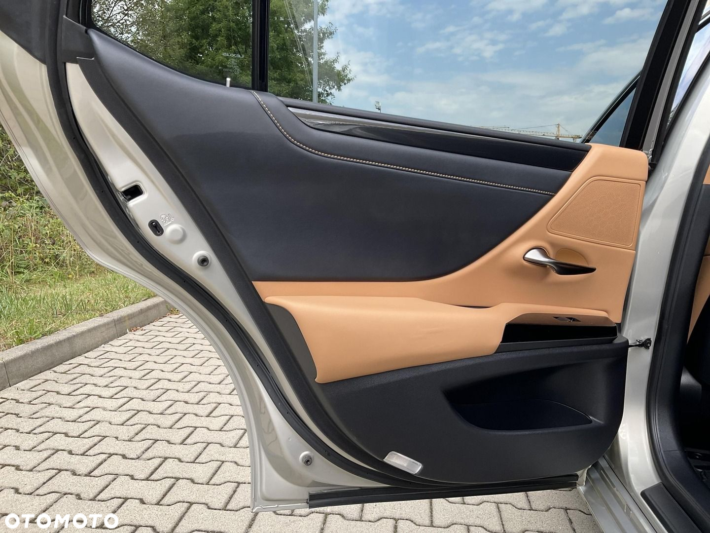 Lexus ES 300h Business Edition - 23