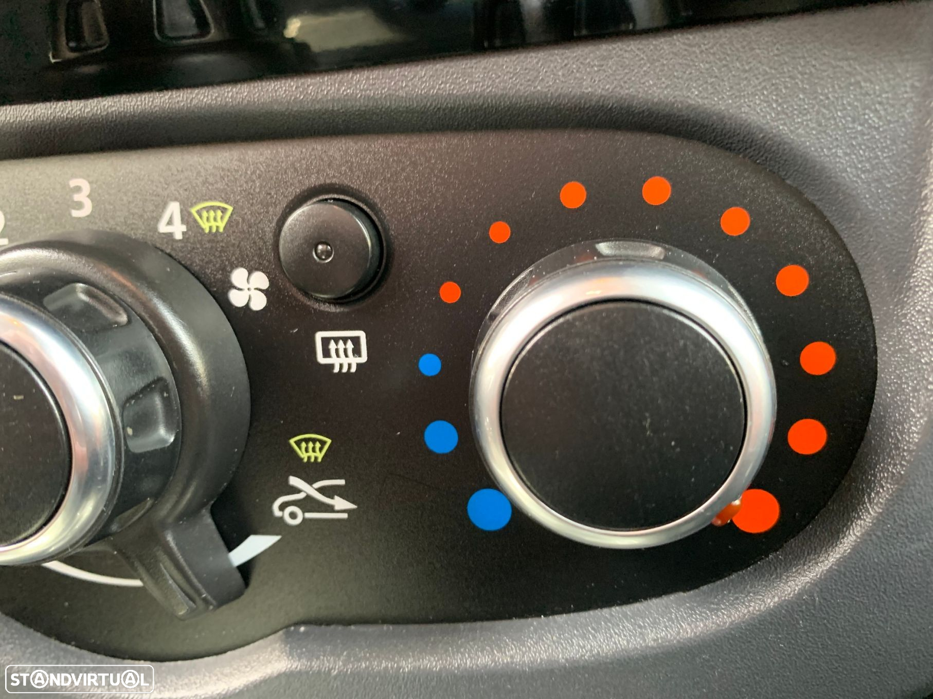 Dacia Duster 1.5 dCi SL Urban Explorer - 39