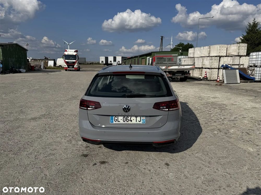 Volkswagen Passat - 8