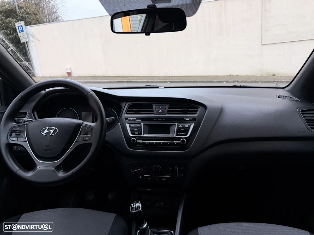 Hyundai i20 1.1 CRDi LED - 23