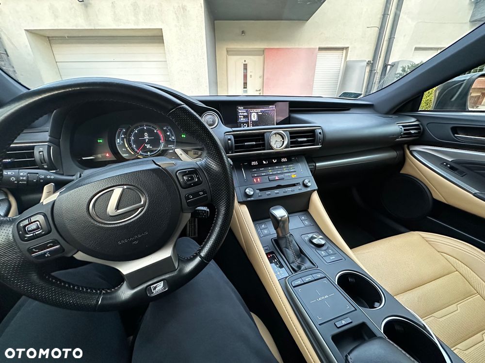 Lexus RC 200t / 300 F Sport - 9