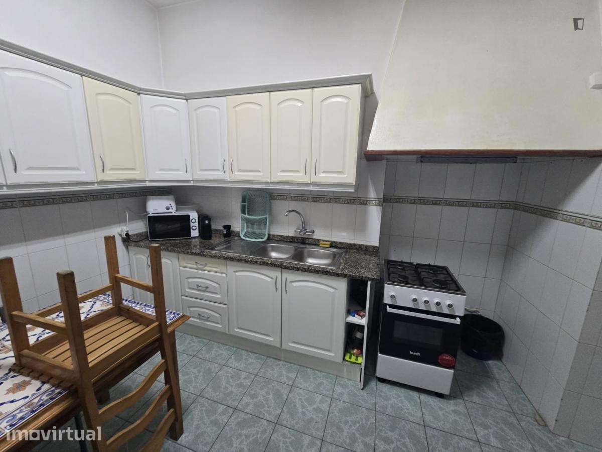 Quarto - localizado em Conchada Coimbra - Grande imagem: 3/8
