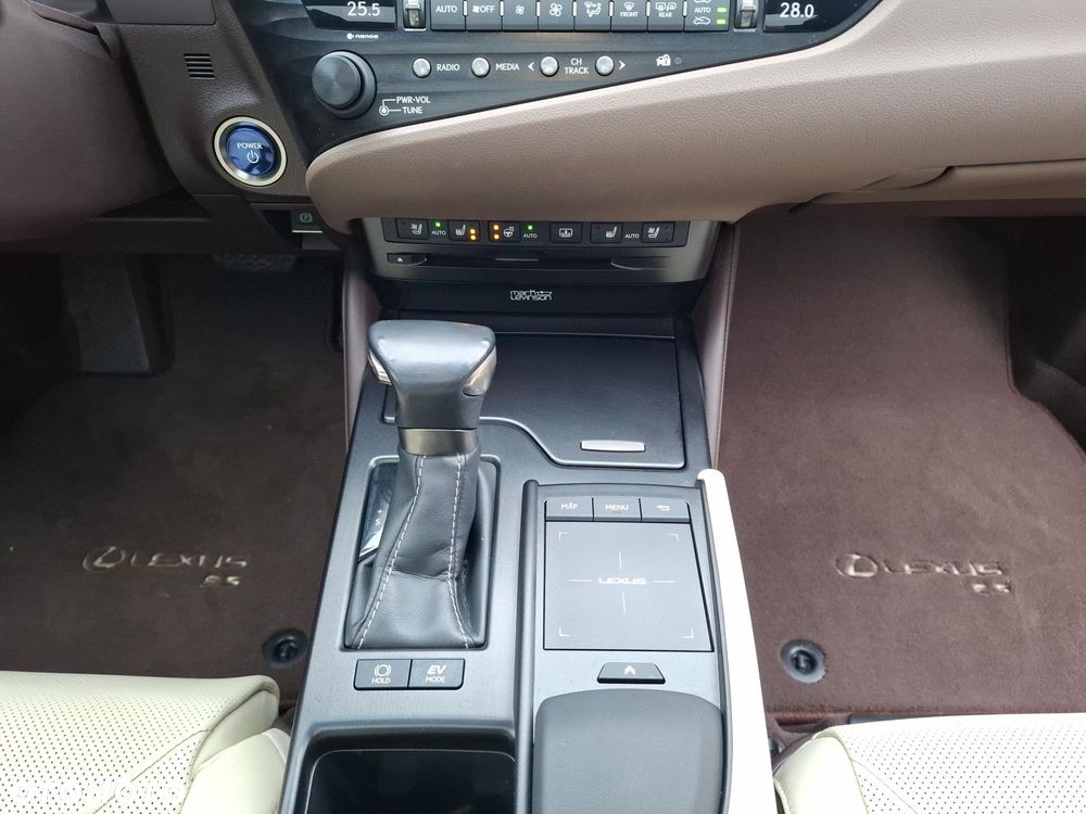 Lexus ES 300h Omotenashi - 22
