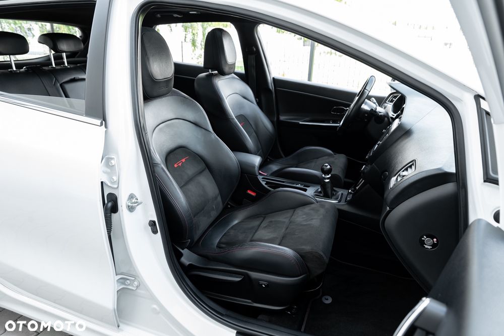 Kia Ceed 1.6 T-GDI GT - 24