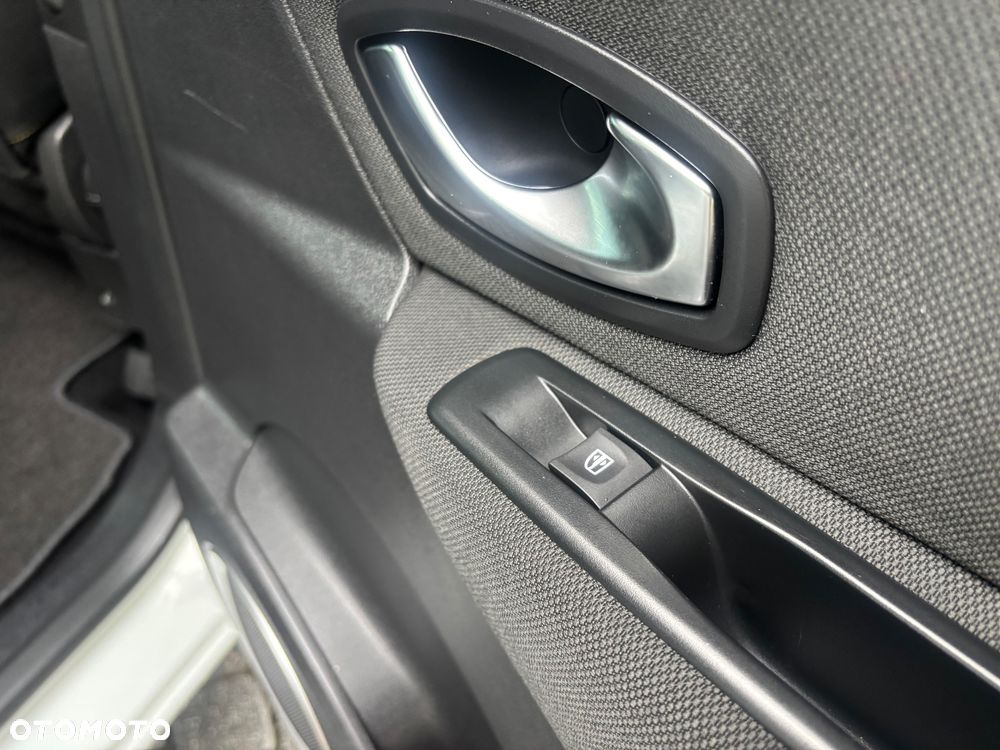 Renault Scenic dCi 150 FAP Dynamique - 25