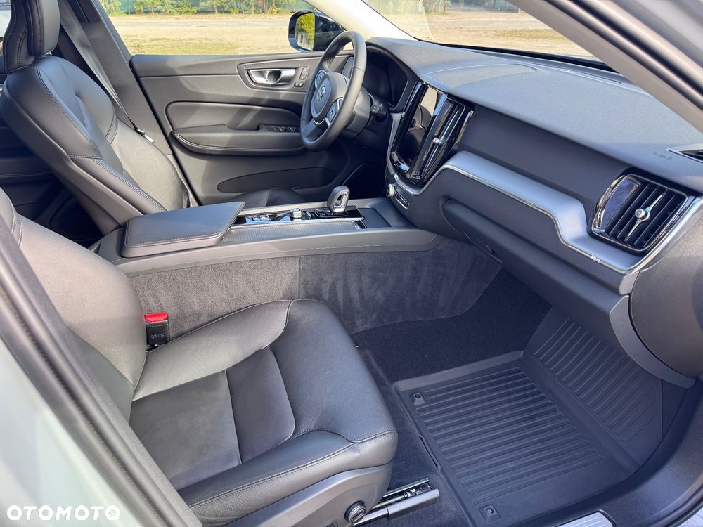 Volvo XC 60 B5 B AWD Ultimate Dark - 8