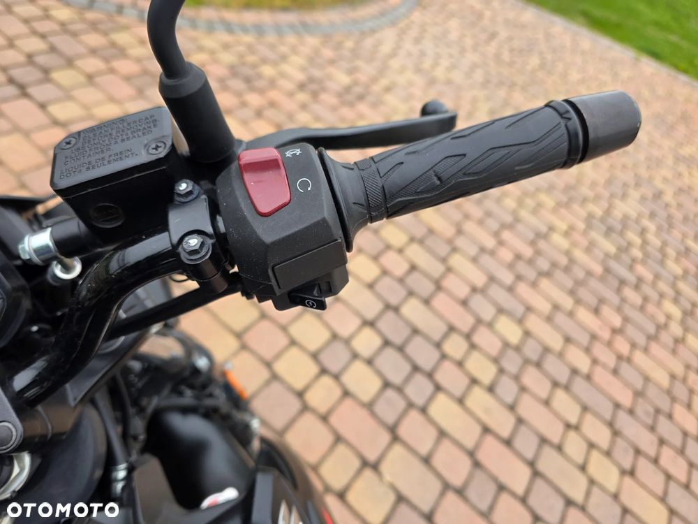 Suzuki GSX - 24